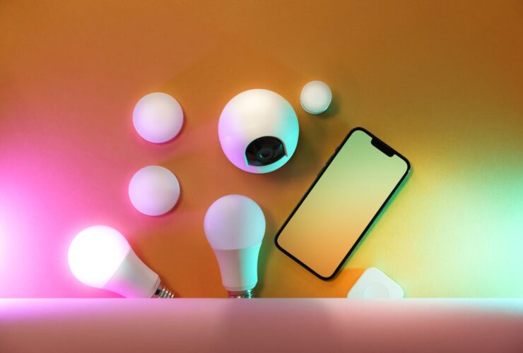 Dispositivos de domótica y hogar inteligente controlados por smartphone